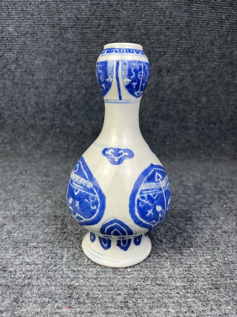 古玩陶瓷青花饕餮紋蒜頭瓶真品鑒賞圖