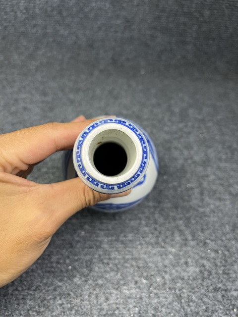 古玩陶瓷青花饕餮紋蒜頭瓶真品鑒賞圖