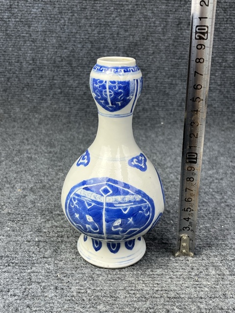 古玩陶瓷青花饕餮紋蒜頭瓶真品鑒賞圖
