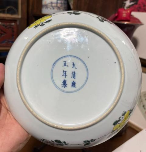 古玩陶瓷粉彩花卉紋盤真品鑒賞圖