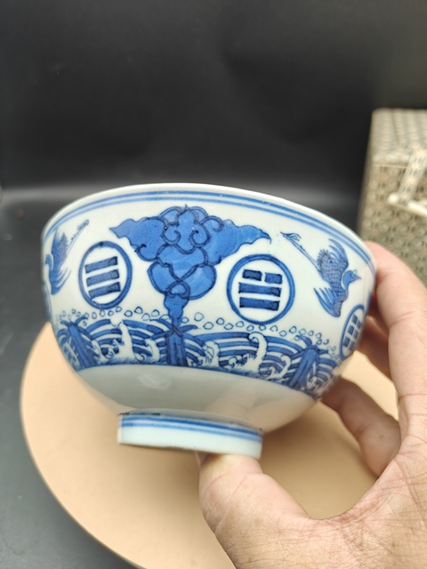 古玩陶瓷青花云鶴八卦紋碗真品鑒賞圖