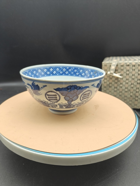 古玩陶瓷青花云鶴八卦紋碗真品鑒賞圖