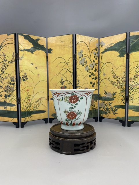 古玩陶瓷五彩花卉紋仰鐘杯真品鑒賞圖