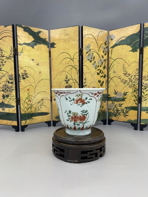 古玩陶瓷五彩花卉紋仰鐘杯真品鑒賞圖