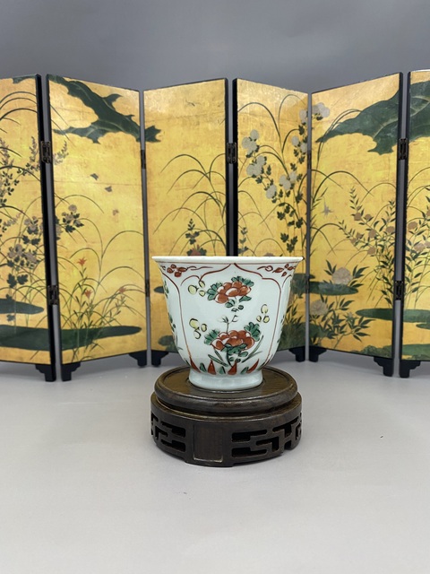古玩陶瓷五彩花卉紋仰鐘杯真品鑒賞圖