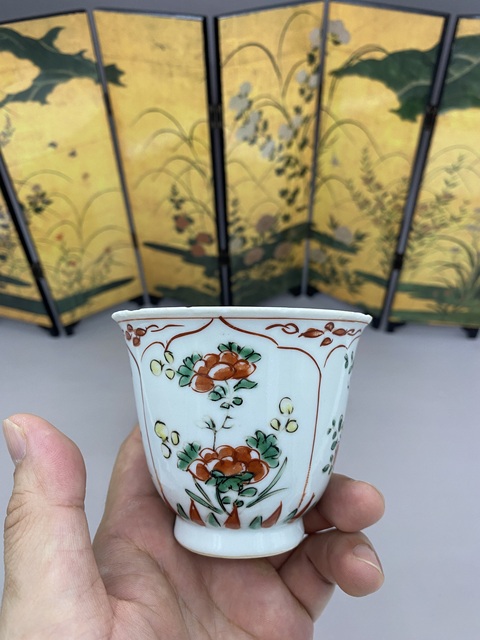 古玩陶瓷五彩花卉紋仰鐘杯真品鑒賞圖