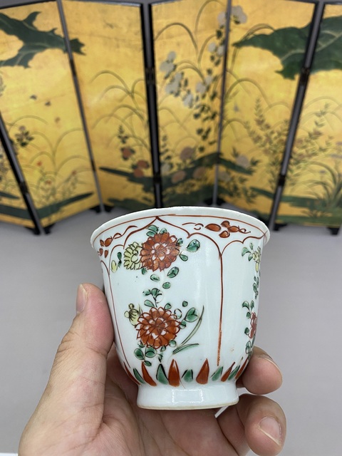 古玩陶瓷五彩花卉紋仰鐘杯真品鑒賞圖