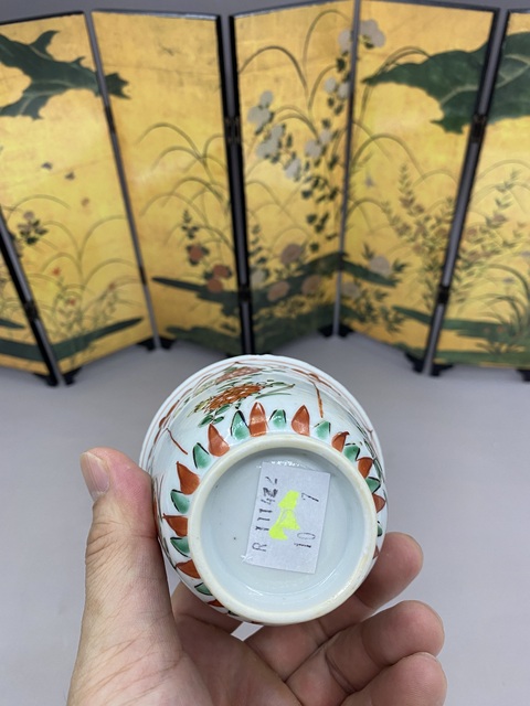 古玩陶瓷五彩花卉紋仰鐘杯真品鑒賞圖