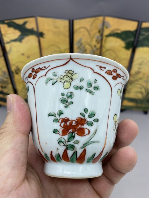 古玩陶瓷五彩花卉紋仰鐘杯真品鑒賞圖