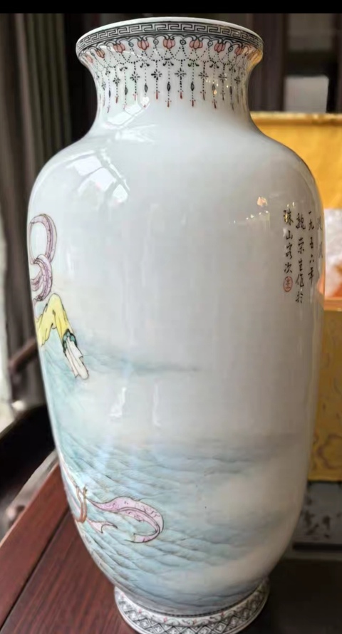 古玩陶瓷人物紋粉彩瓶真品鑒賞圖