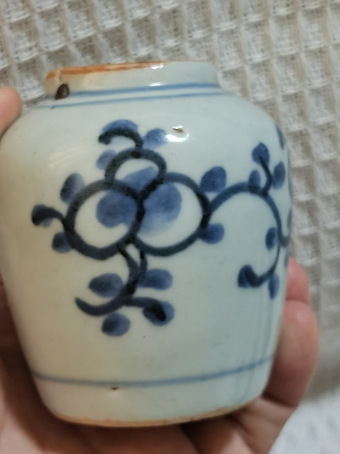 古玩陶瓷青花花卉紋罐真品鑒賞圖