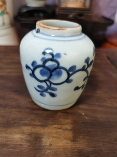 古玩陶瓷青花花卉紋罐真品鑒賞圖