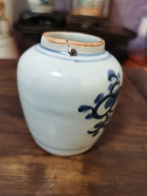 古玩陶瓷青花花卉紋罐真品鑒賞圖