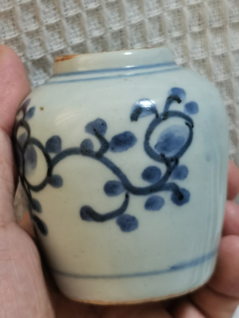 古玩陶瓷青花花卉紋罐真品鑒賞圖