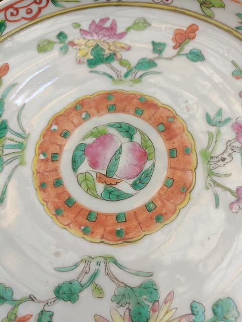 古玩陶瓷四季花卉紋粉彩盤真品鑒賞圖