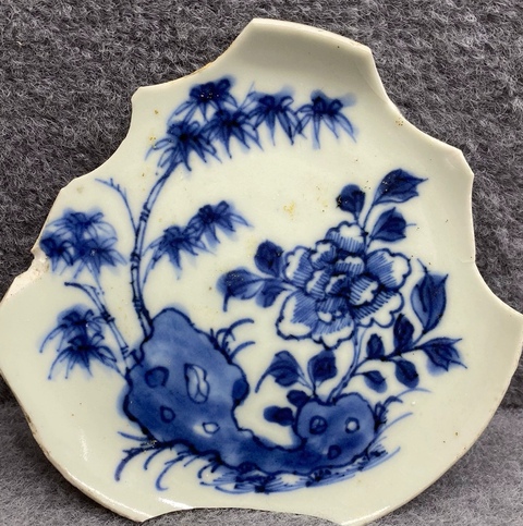古玩陶瓷花卉紋青花盤標本真品鑒賞圖