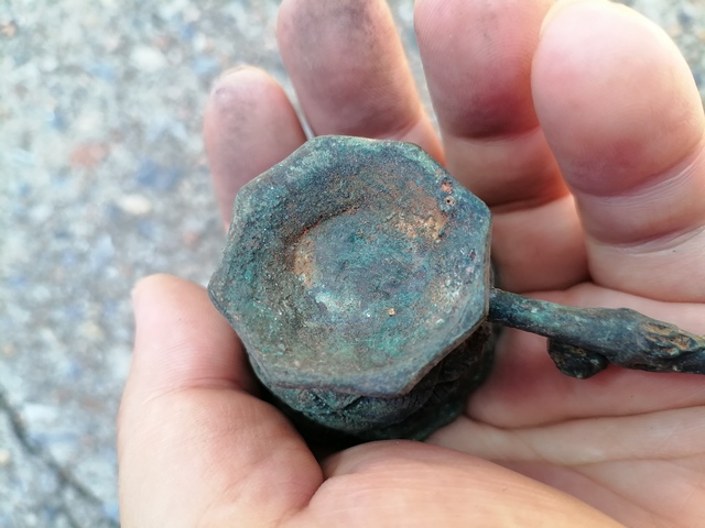 古玩銅器蓮花燭臺真品鑒賞圖