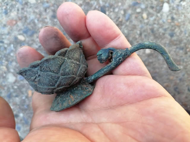 古玩銅器蓮花燭臺真品鑒賞圖