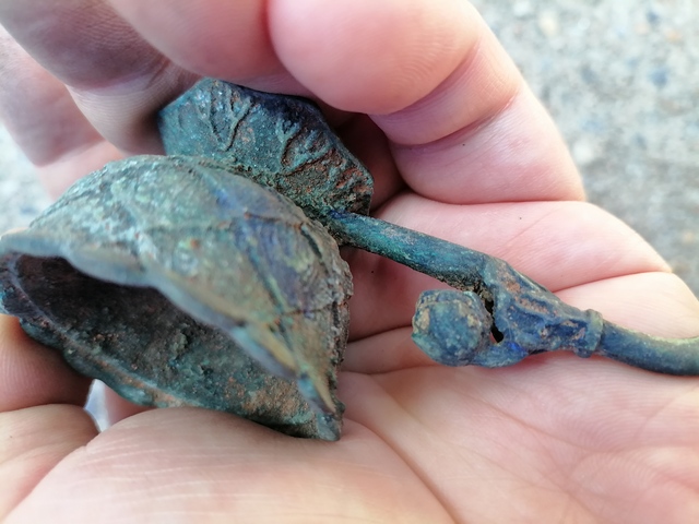 古玩銅器蓮花燭臺真品鑒賞圖