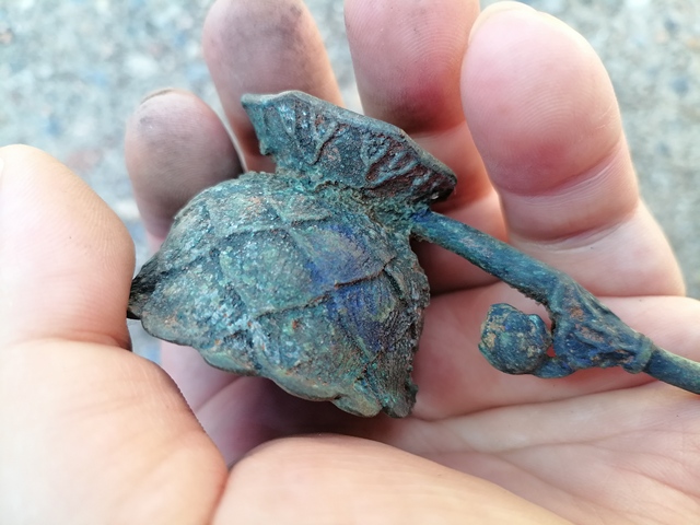 古玩銅器蓮花燭臺真品鑒賞圖