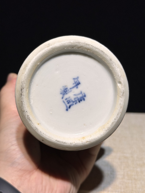 古玩陶瓷鏡面對稱畫法仕女紋瓶真品鑒賞圖