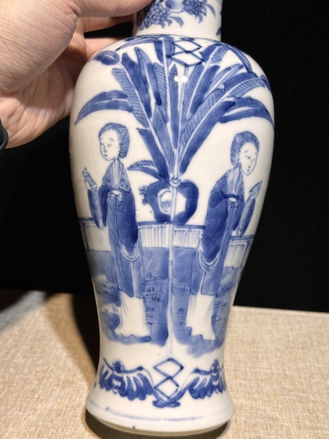古玩陶瓷鏡面對稱畫法仕女紋瓶真品鑒賞圖
