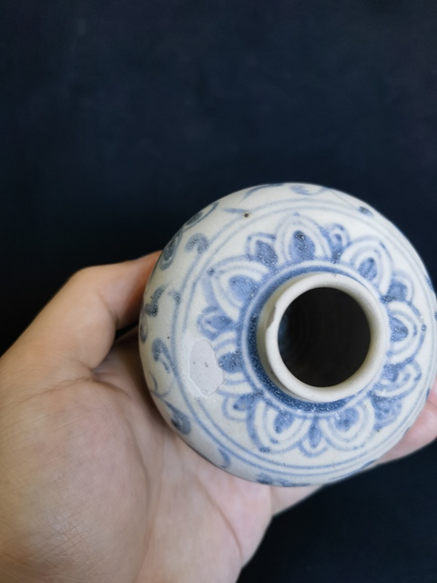 古玩陶瓷明早期青花花卉紋罐拍賣,當(dāng)前價(jià)格0元