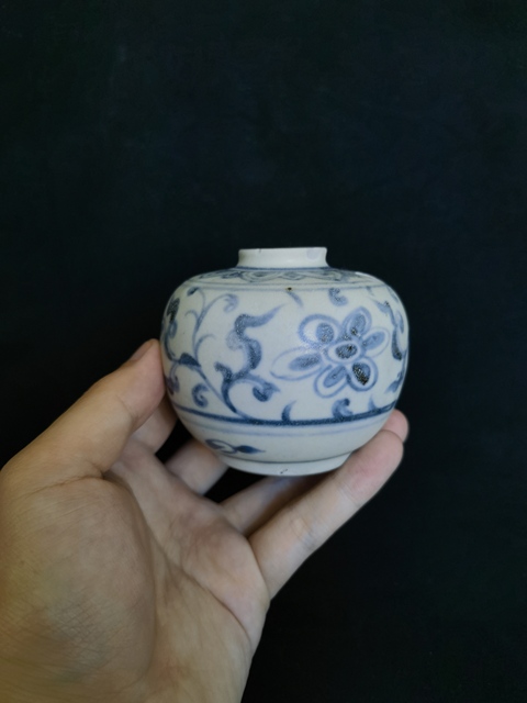 古玩陶瓷明早期青花花卉紋罐拍賣,當(dāng)前價(jià)格0元