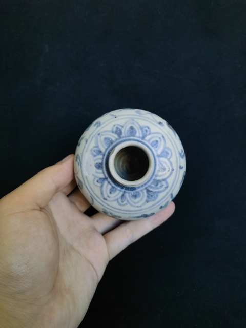 古玩陶瓷明早期青花花卉紋罐拍賣,當(dāng)前價(jià)格0元