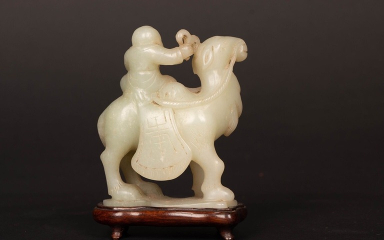 古玩玉器和田玉雕“童子駱駝”擺件真品鑒賞圖