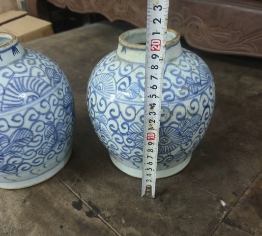 古玩陶瓷青花纏枝花卉紋罐真品鑒賞圖
