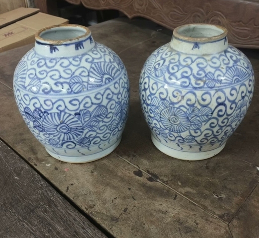 古玩陶瓷青花纏枝花卉紋罐真品鑒賞圖