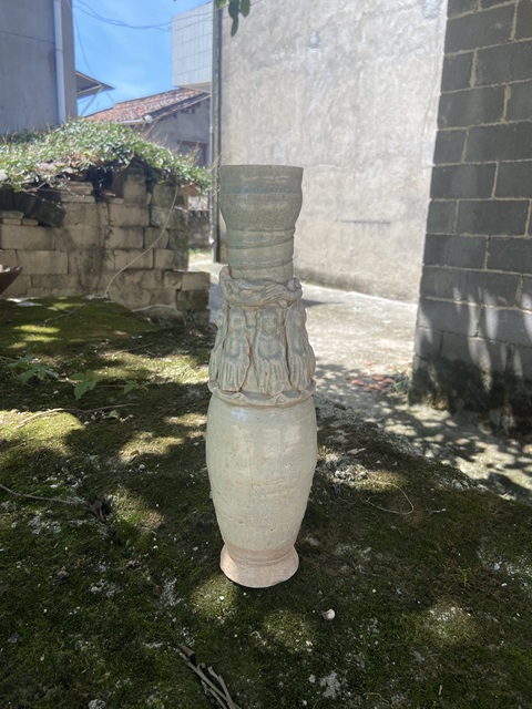 古玩陶瓷青白釉貼塑人物龍紋瓶真品鑒賞圖