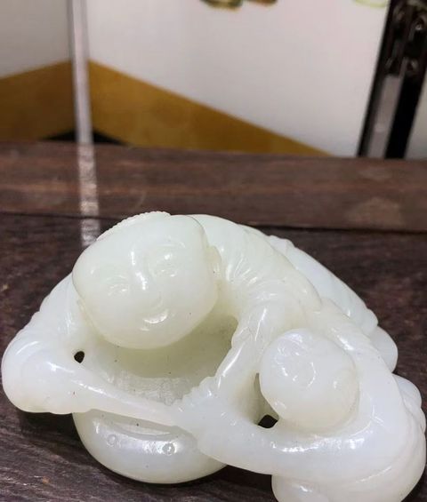古玩玉器和田玉雕“擊鼓童子”真品鑒賞圖
