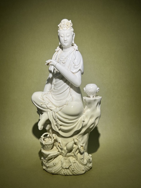 古玩陶瓷德化窯觀音塑像真品鑒賞圖