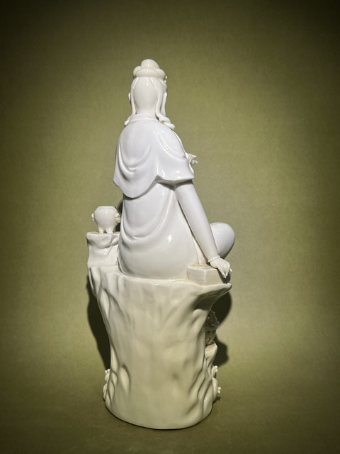 古玩陶瓷德化窯觀音塑像真品鑒賞圖