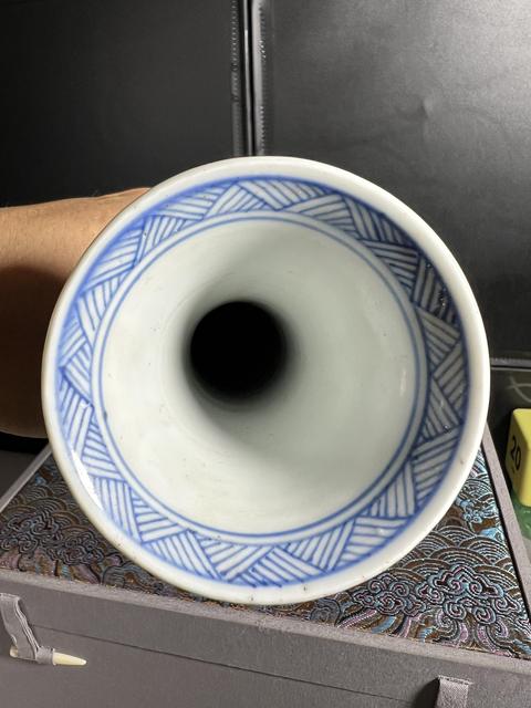 古玩陶瓷民國 青花瓶真品鑒賞圖