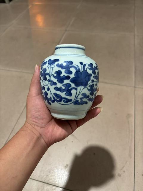 古玩陶瓷青花纏枝花紋罐真品鑒賞圖