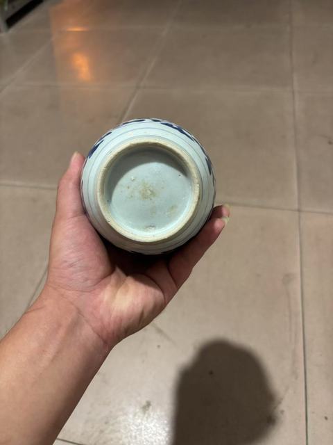 古玩陶瓷青花纏枝花紋罐真品鑒賞圖