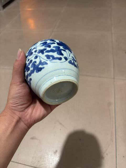 古玩陶瓷青花纏枝花紋罐真品鑒賞圖
