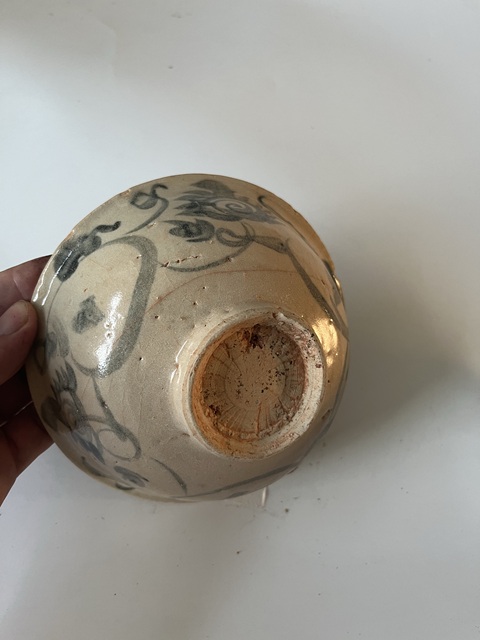 古玩陶瓷明早期纏枝花卉紋青花碗拍賣,當前價格100元