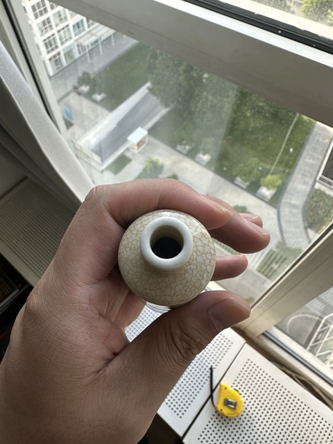 古玩陶瓷清中期 哥釉粉彩人物紋鼻煙壺真品鑒賞圖