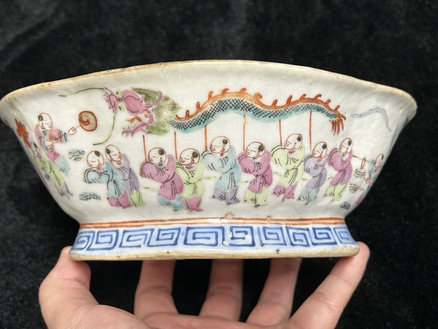 古玩陶瓷粉彩百子鬧春貢碗真品鑒賞圖
