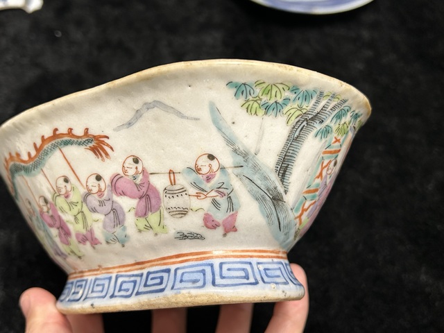 古玩陶瓷粉彩百子鬧春貢碗真品鑒賞圖