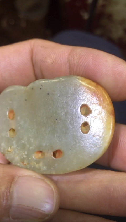 古玩玉器仿古做舊瑞獸帶飾真品鑒賞圖