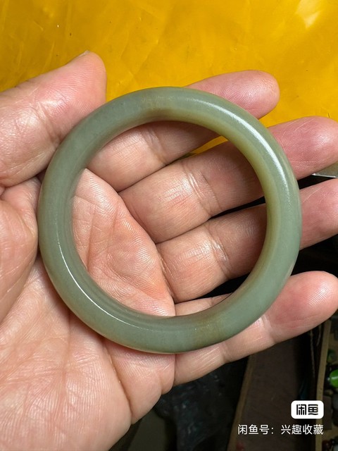古玩玉器清代新疆和田玉雕“素紋手鐲”拍賣，當前價格2888元