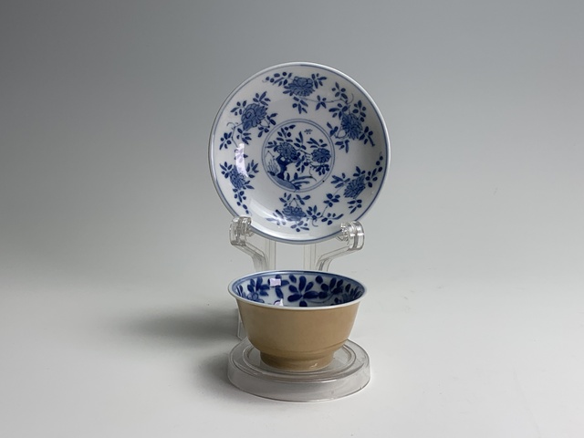 古玩陶瓷清康熙·外米黃釉內青花花卉紋杯碟拍賣,當前價格410元