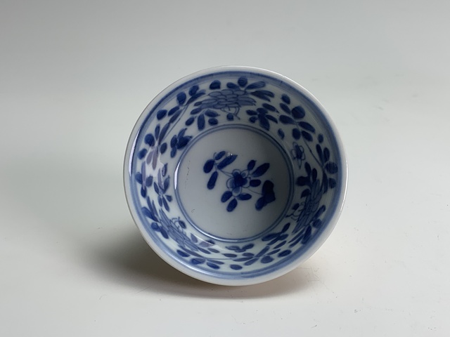 古玩陶瓷清康熙·外米黃釉內青花花卉紋杯碟拍賣,當前價格410元