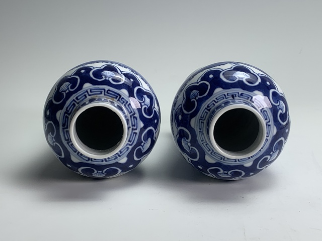 古玩陶瓷清晚期·青花江西十景紋瓶一對(duì)拍賣(mài),當(dāng)前價(jià)格3236元