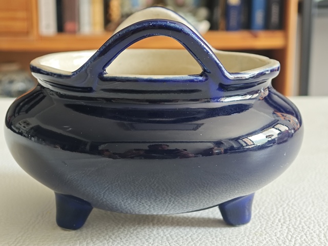 古玩陶瓷已保真霽藍(lán)釉香爐拍賣,當(dāng)前價(jià)格1200元